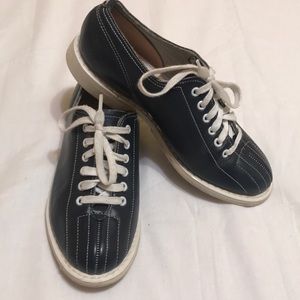 Linds Bowling shoes size 6B